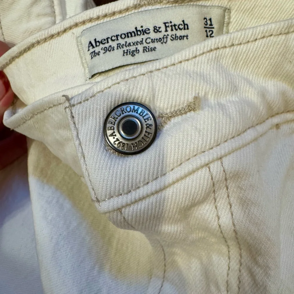 NEW A&F 90s High Rise Short - Picture 2 of 6